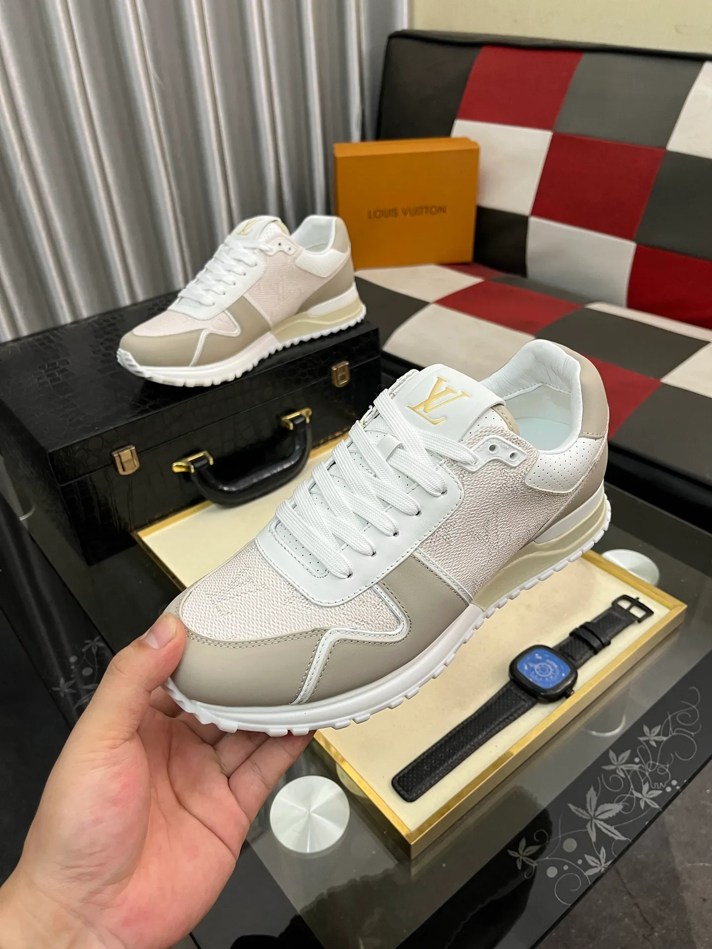 Men's men's shoes 💰760⌚️⌚️Breaking hot 🆕🆕🆕𝙇𝙑 Top version: LV TARINE Louis Vuitton Donkey Brand L Home Casual Sports Shoes Skateboard Shoes Original Purchase Development Production This LV Trainer sneaker draws inspiration from retro basketball shoes, with a mixed technical material upper and handwritten Louis Vuitton logo on the side to highlight its eye-catching style. Rubber outsole with upgraded grip, exquisite packaging at the delivery counter 🛍📦 ▪️Fabrics: Original customized imported first-layer cowhide ▪️Inner lining: Original customized breathable mesh ▪️Outsole: Original molded TPU combination outsole ▪️Sole thickness: 3CM ▪️Size: Male 38-46 (customized at 45.46)